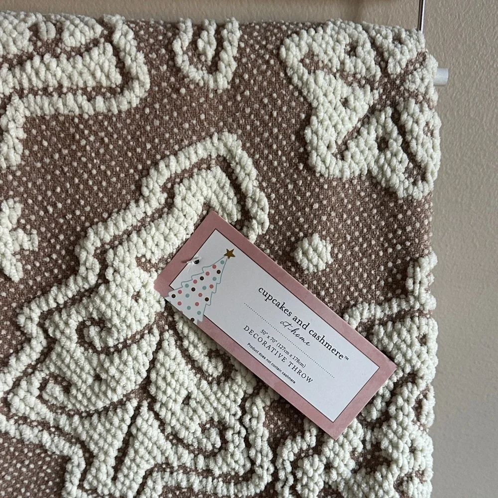 Cupcakes & Cashmere Holiday Christmas Throw Chenille Gingerbread Reindeer NEW!